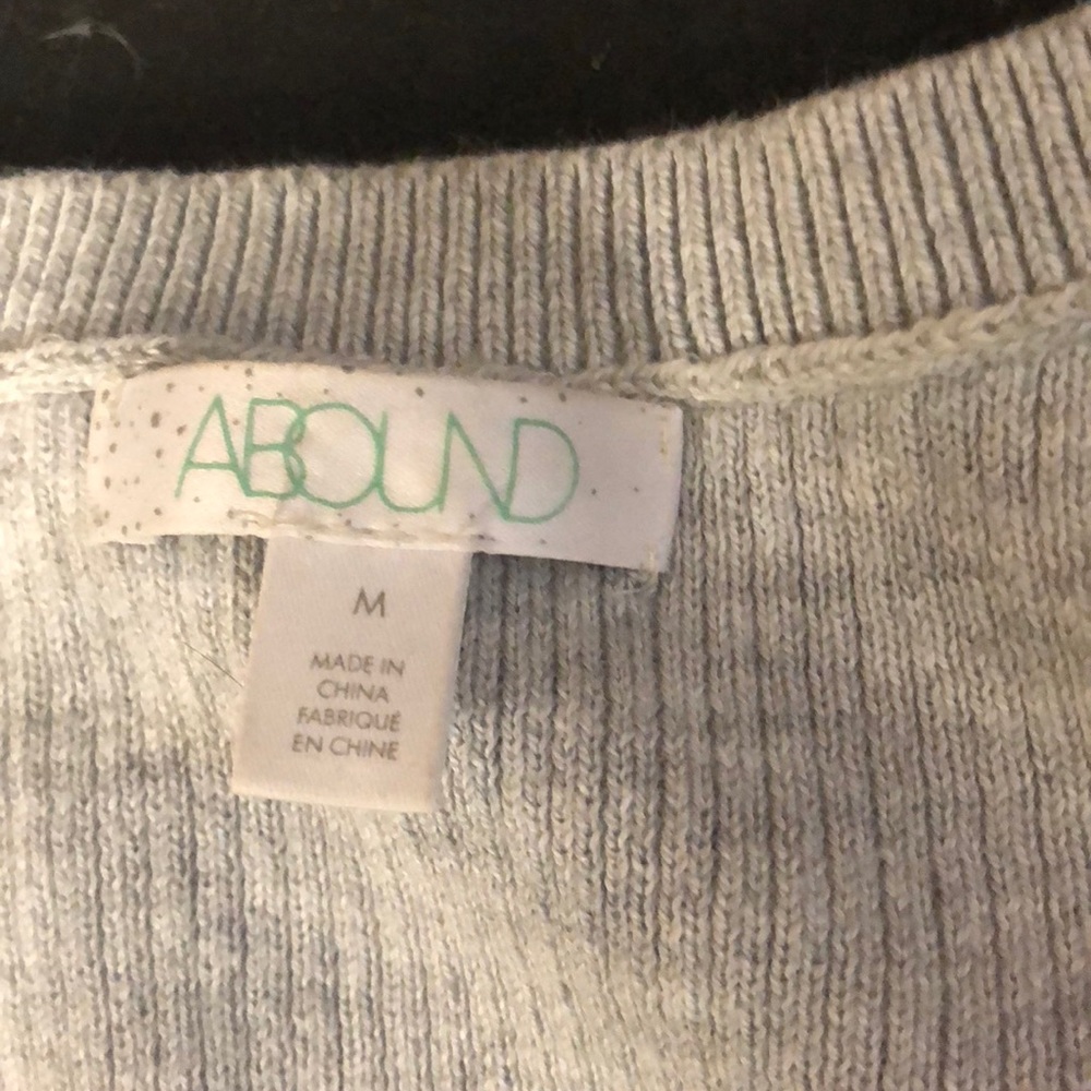 2 abound v neck lightweight sweaters - Picture 3 of 6
